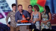 Nolan Gould, Jesse Tyler Ferguson, Rico Rodriguez, Sarah Hyland and Ariel Winter accept the award for Favorite Family TV Show for 