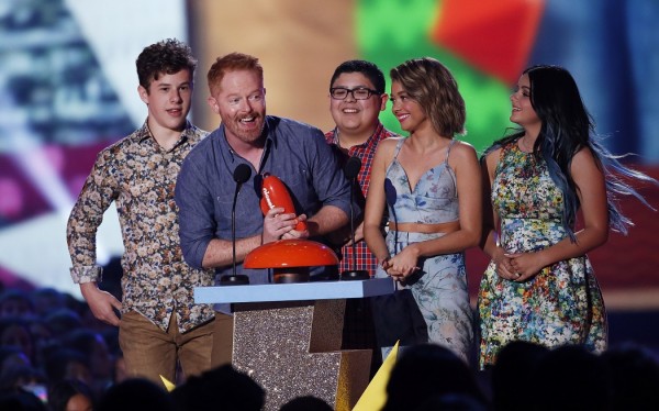 Nolan Gould, Jesse Tyler Ferguson, Rico Rodriguez, Sarah Hyland and Ariel Winter accept the award for Favorite Family TV Show for "Modern Family" 