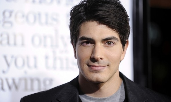 "Arrow" Season 3 Spoilers: Brandon Routh to Join Cast as The Atom to Spoil Olicity Romance; Could Routh be the Season's Big Bad?  Read more: http://www.vcpost.com/articles/24896/20140723/cw-arrow-season-3-spoilers-brandon-routh-the-atom-marc-guggenheim-ol