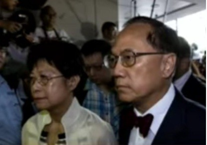 Donald Tsang appears at court together with his wife.