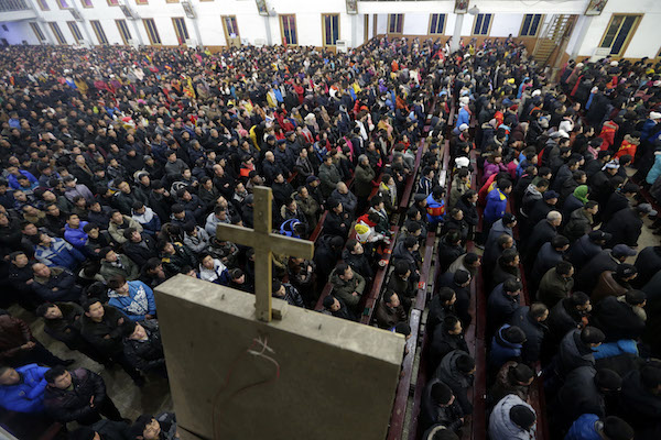 Chinese Catholics attend mass