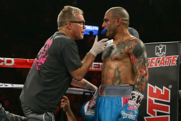 Freddie Roach (L) and Miguel Cotto