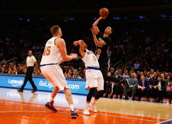 Minnesota Timberwolves shooting guard Kevin Martin (R) shoots over New York Knicks' Shane Larkin