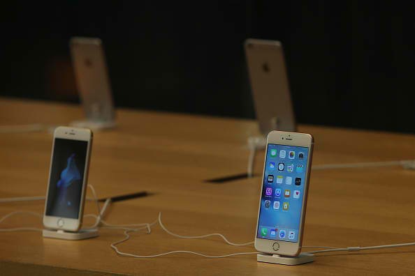New iPhone 6s and 6s Plus on display at the Apple Ginza store on September 25, 2015 in Tokyo, Japan.