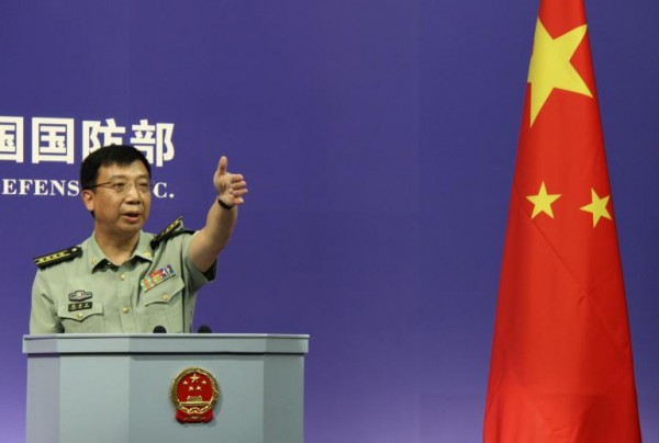 China Allowed Foreign Press in the Army News Briefing for the First Time