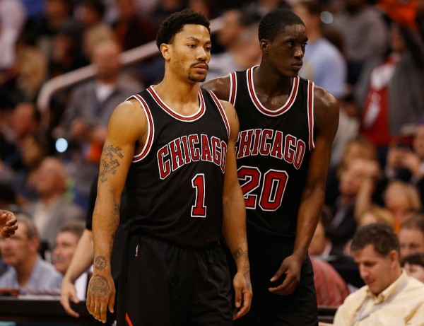 Chicago Bulls' Derrick Rose (L) and Tony Snell