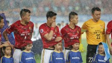 Guangzhou Evergrande players and ball kids