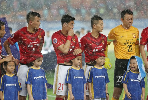 Guangzhou Evergrande players and ball kids