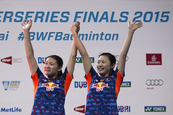 China's Luo Ying (L) and Luo Yu wave to the crowd