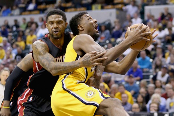 Indiana Pacers forward Solomon Hill (R)