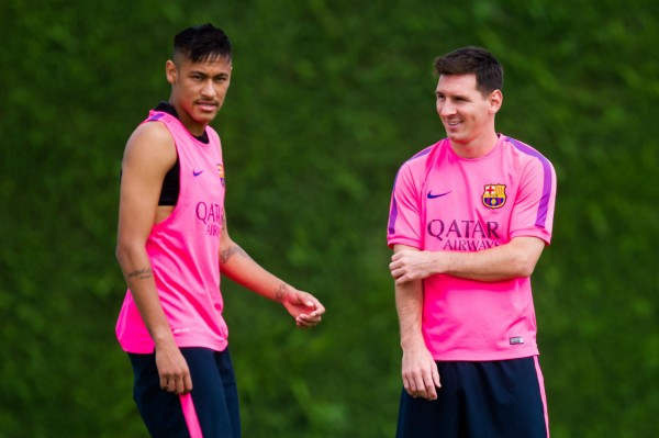 FC Barcelona's Neymar (L) and Lionel Messi