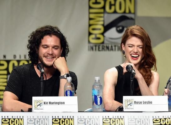 "Game of Thrones" real-life couple alert: Kit Harington and Rose Leslie are dating again.