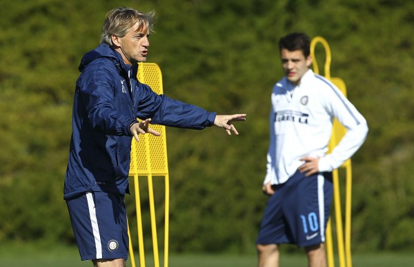 Inter Milan manager Roberto Mancini during training with his boys