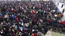 More Than 100,000 Chinese Travelers on Their Way Home for Lunar New Year Get Stranded at Train Station