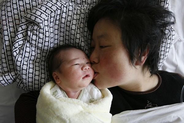 Shanghai extends maternal and paternal leave