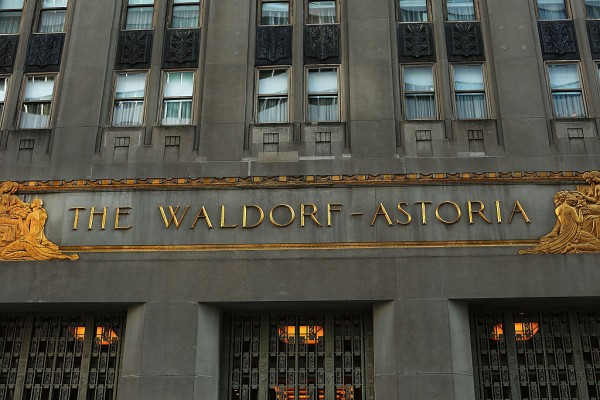 Chinese owner of New York's Waldorf Astoria agreed to purchase US' Strategic Hotels & Resort Inc. 