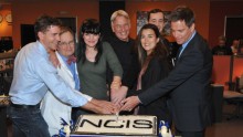  (L-R) Actors Brian Dietzen, David McCallum, Pauley Perrette, Mark Harmon, Sean Murray (backrow)Cote de Pablo and Michael Weatherly pose at CBS' 'NCIS' celebration of their 200th episode on Jan. 3, 2012 in Valencia, California. (Photo: Mark Davis/Getty Im