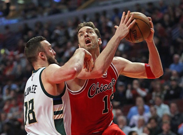 Chicago Bulls power forward Pau Gasol drives against Milwaukee Bucks' Miles Plumlee
