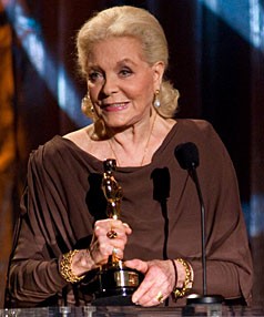 Lauren Bacall accepts her Honorary Oscar during the 2009 Governors Awards at the Academy of Motion Picture Arts & Sciences.