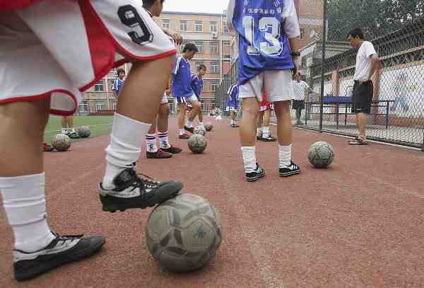 Girls Football Team Of Beijing Anwaiertiao Elementary School