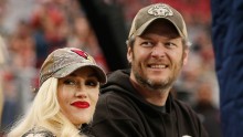 Gwen Stefani and Blake Shelton attend the NFL game between the Green Bay Packers and Arizona Cardinals at the University of Phoenix Stadium on December 27, 2015 in Glendale, Arizona. 