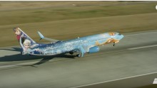 Shanghai Disneyland and China Eastern Airlines unveil new Disney-themed airplane.