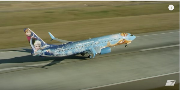 Shanghai Disneyland and China Eastern Airlines unveil new Disney-themed airplane.