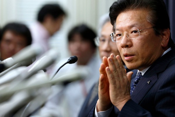 Mitsubishi Motors President Tetsuro Aikawa apologized to all people affected of the fuel emission test scandal.