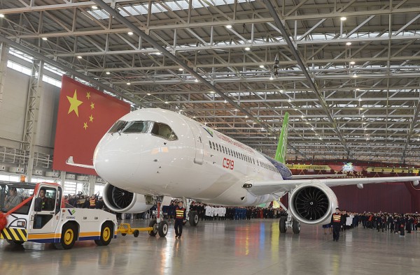 China Eastern Airlines to purchase 35 new aircraft from Boeing and Airbus.