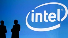 Intel is closing down its Atom division and finally surrenders its plans for the smartphone and tablet market. 