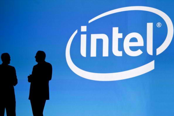 Intel is closing down its Atom division and finally surrenders its plans for the smartphone and tablet market. 