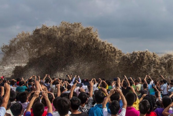 Chinese Tidal Wave Spectators