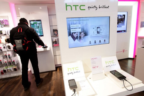 HTC received slump pre-reservation sales in China.