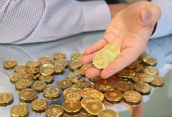 Chinese swindlers peddling fake gold coins across the Internet.