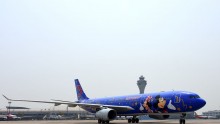 China luring foreign pilots, particularly Korean pilots, with swelling paychecks.