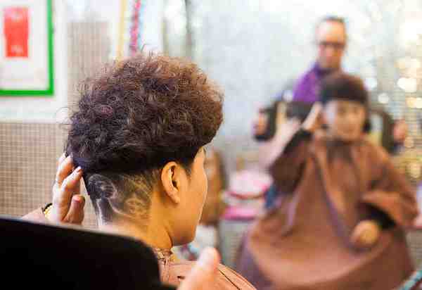 Hairdresser Designs Hairstyle Of Fazeya For Customers
