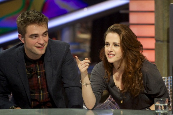 "Twilight" stars Robert Pattinson and Kristen Stewart are reportedly getting back together.