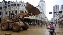 Clear-up After Chinese Floods Begins