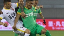 Hangzhou Greentown forward Denilson Gabionetta (R) competes for the ball against Changchun Yatai's Darko Matic