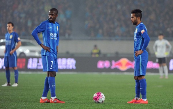 Jiangsu Suning wingers Ramires and Alex Teixeira