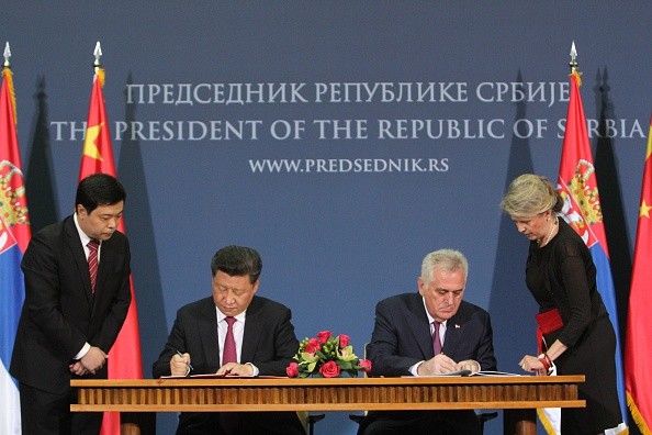 China, Serbia Ink More Than 20 Economic Agreements on President Xi's State Visit