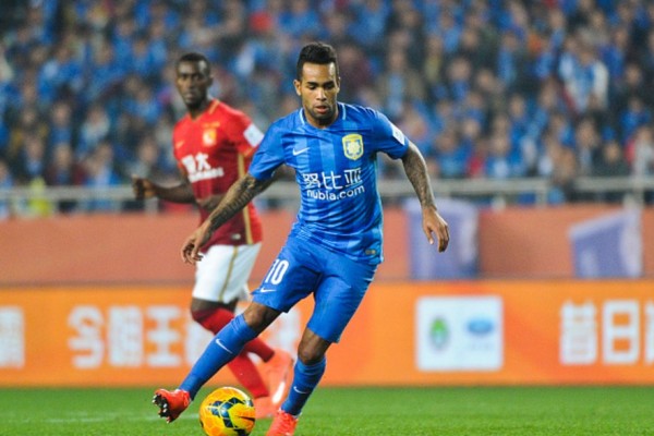 Jiangsu Suning winger Alex Teixeira (foreground) and Guangzhou Evergrande's Jackson Martinez