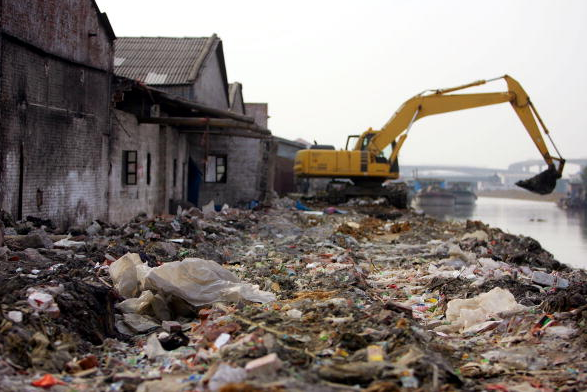 China Vows to Crack Down on Illegal Garbage Imports
