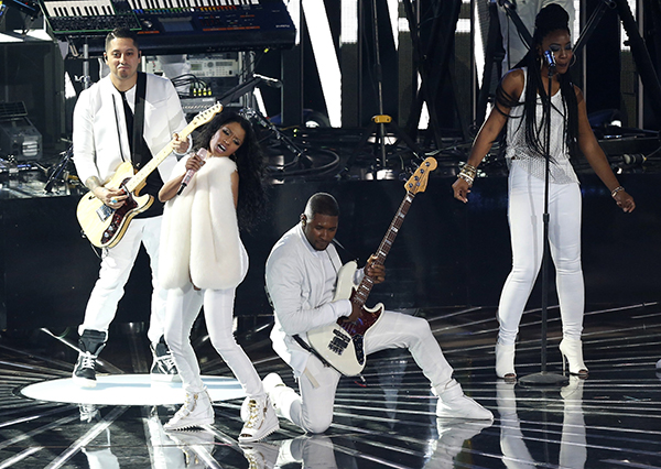 Usher and Nicki Minaj perform "She Came To Give It To You" at the 2014 MTV VMAs