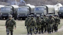 Soldiers, believed to be Russian servicemen, walk in formation near a Ukrainian military base in Perevalnoye, outside Simferopol, March 6, 2014.