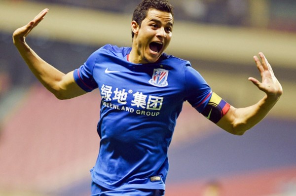 Shanghai Shenhua midfielder Giovanni Moreno