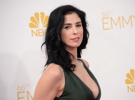 Sarah Silverman showed her vape pen that she claimed is filled with "liquid pot" on the Emmys red carpet last Monday.