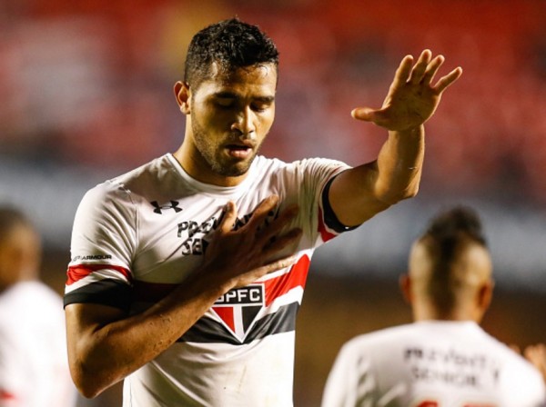 Brazilian striker Alan Kardec playing for São Paulo a month before he was transferred to Chongqing Lifan