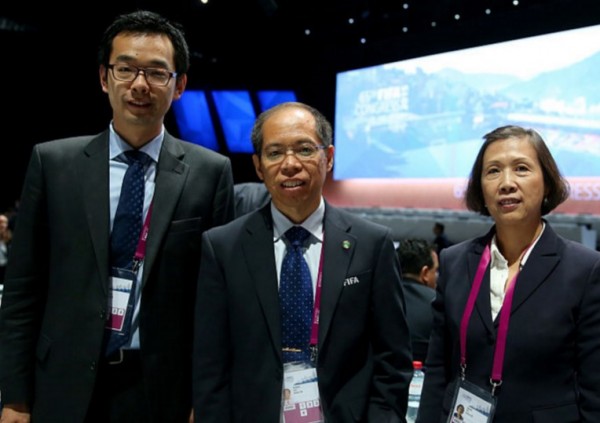 Chinese Football Association first vice-president Zhang Jian (middle)