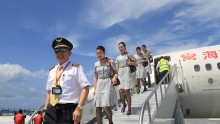 Chinese airlines are offering attractive salaries to foreign pilots in an attempt to lure them and meet domestic demand. 